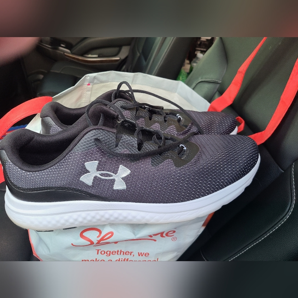 Under Armour Sneakers